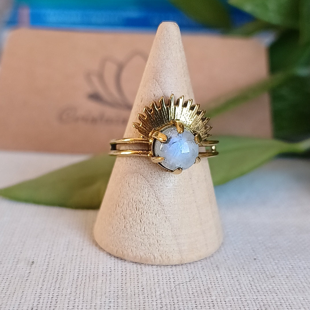 Bronze ring with Moonstone