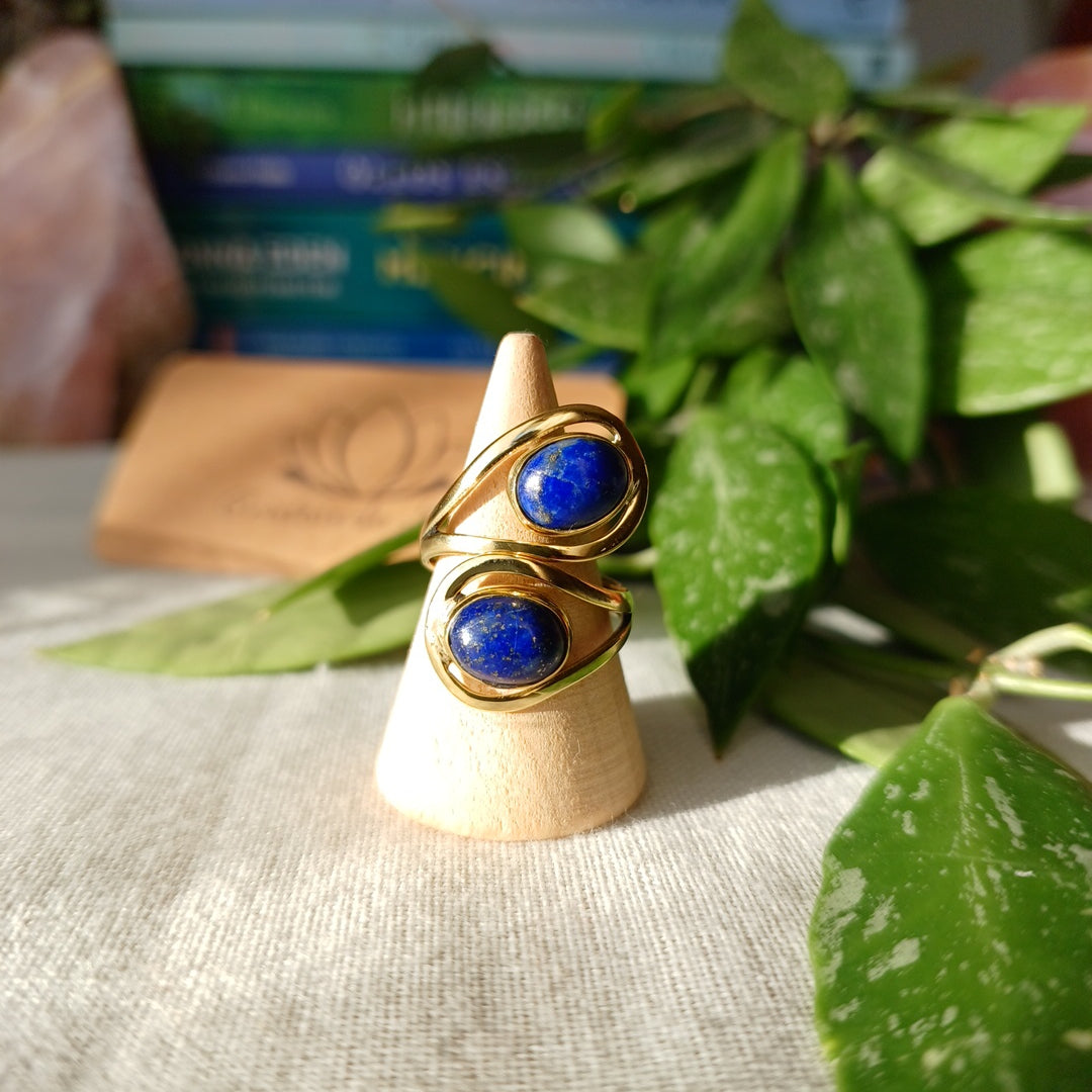 Adjustable bronze ring with lapis lazuli
