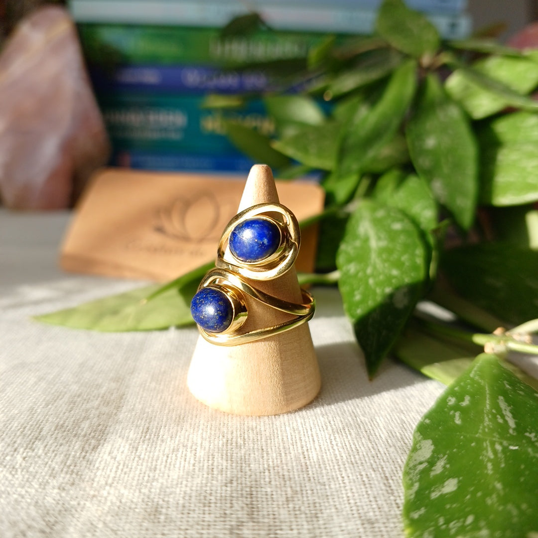 Adjustable bronze ring with lapis lazuli
