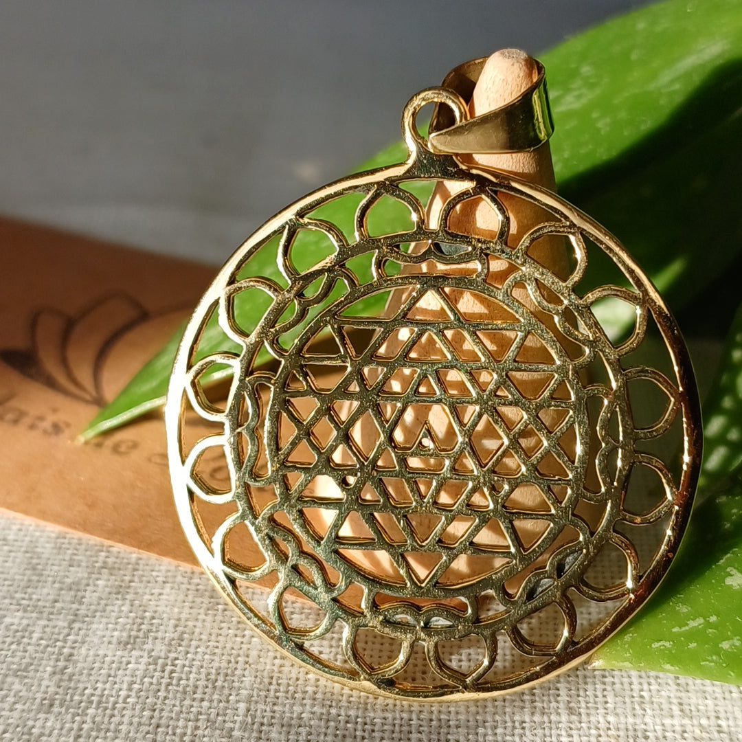 Medalhão em Bronze Mandala Sri Yantra