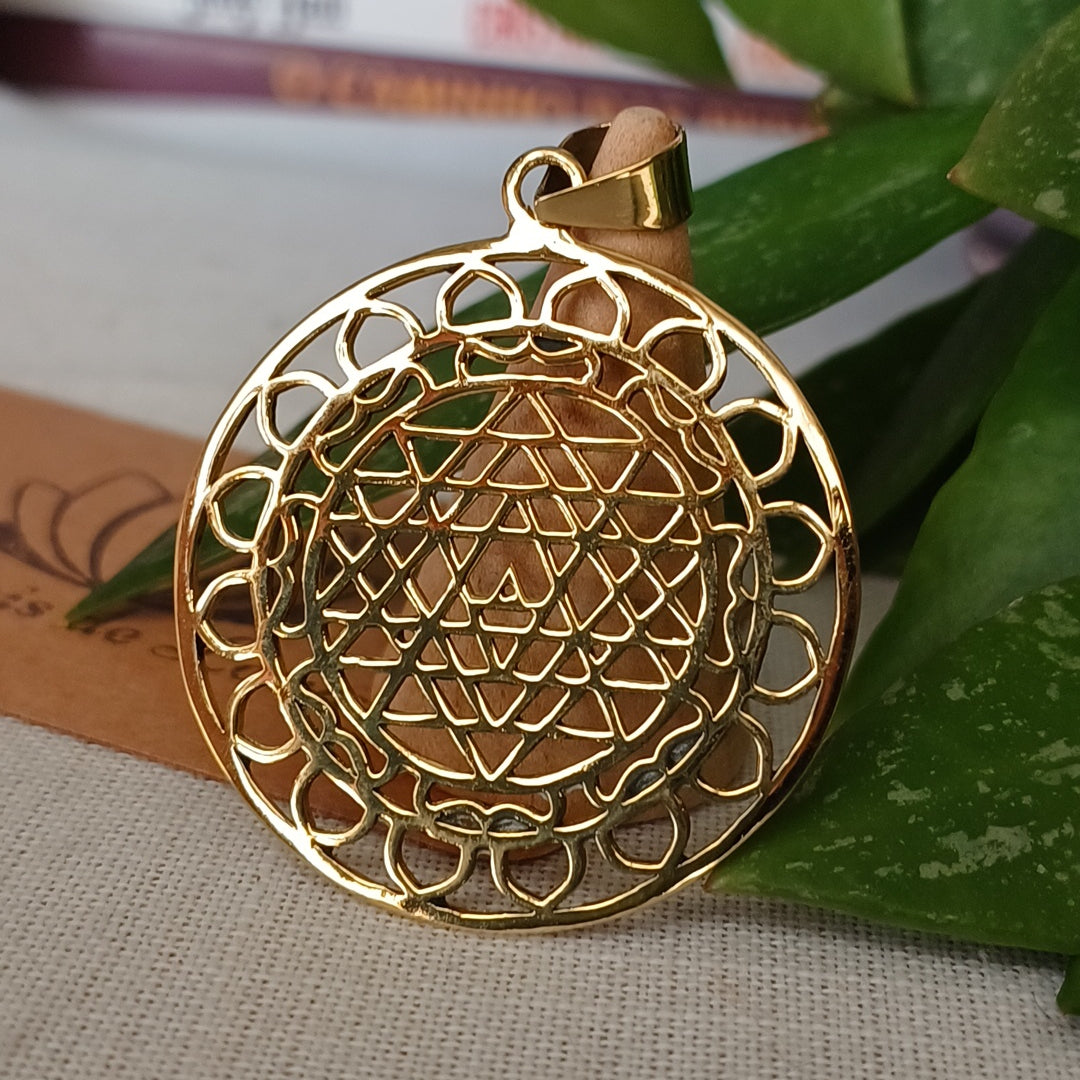Medalhão em Bronze Mandala Sri Yantra
