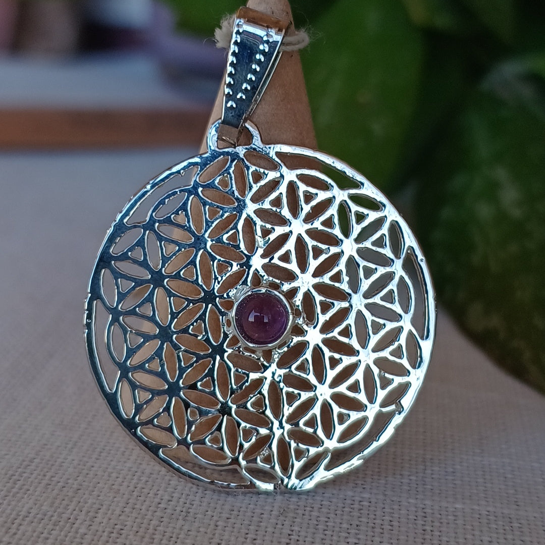 Medalha Banho de Prata Flor da Vida com Ametista