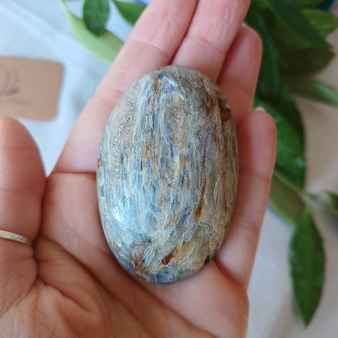 CAM01 - Blue Kyanite Meditation Stone